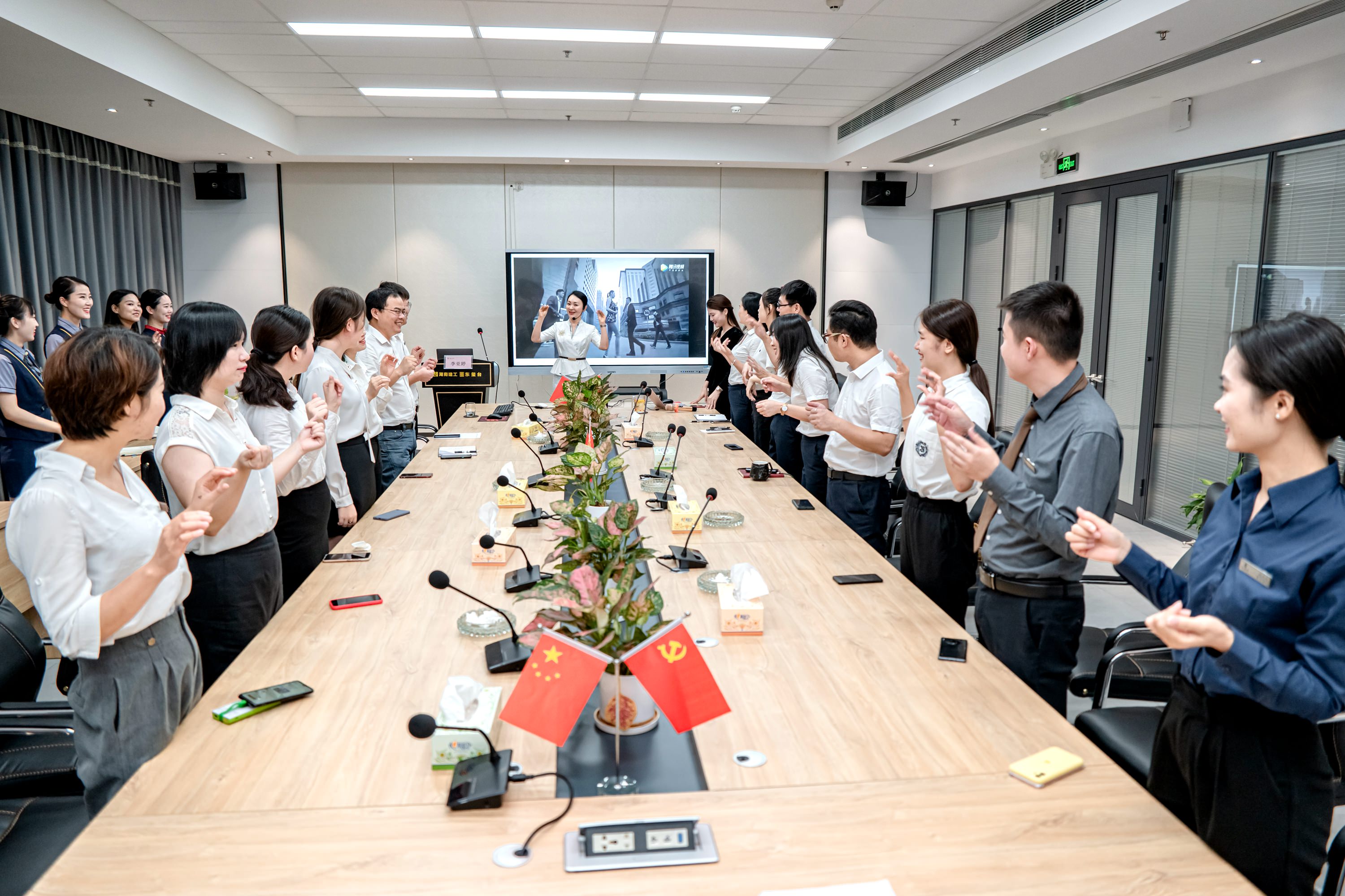 禮儀培訓(xùn)3.jpg 禮儀培訓(xùn)3.jpg