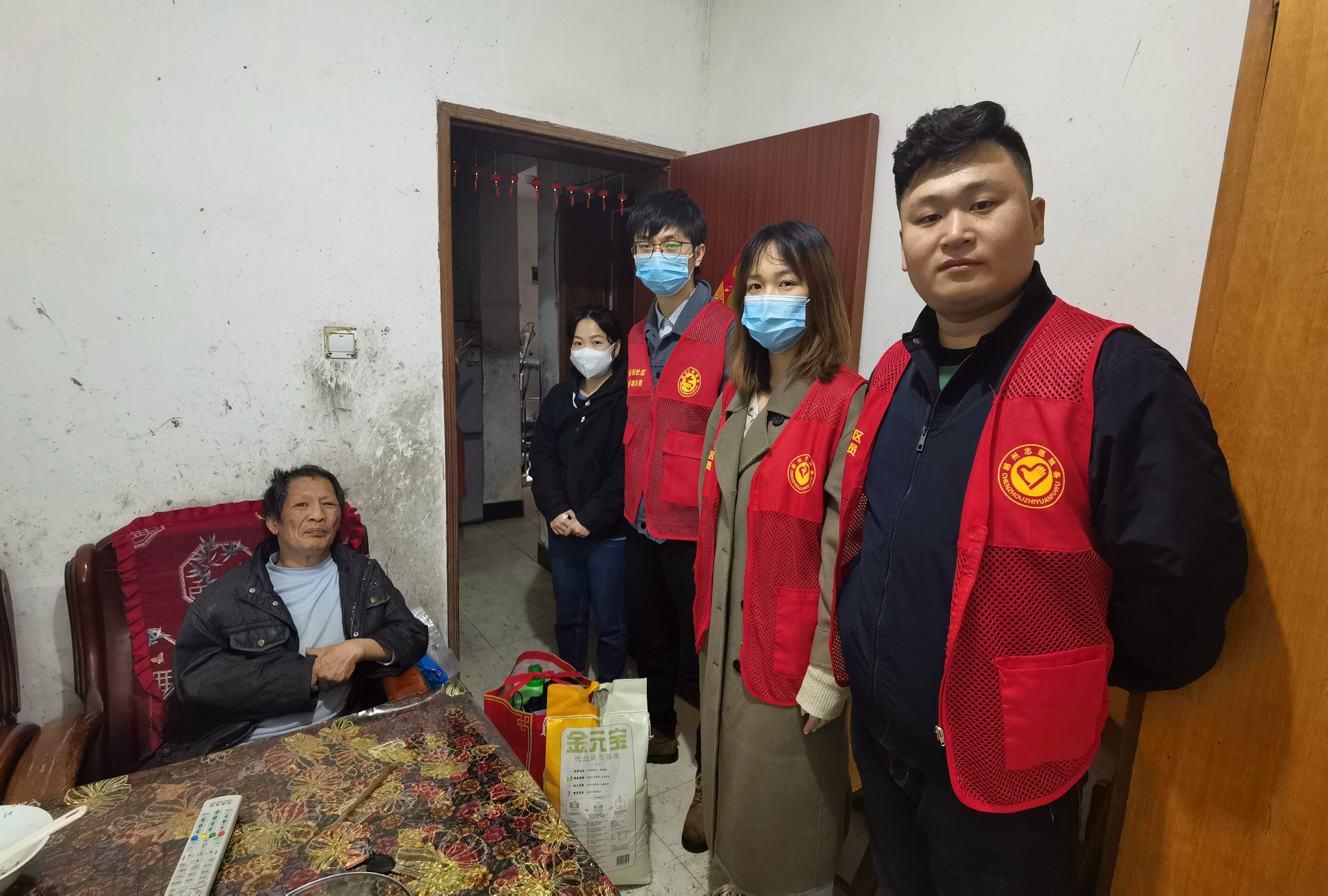 合影.jpg 合影.jpg