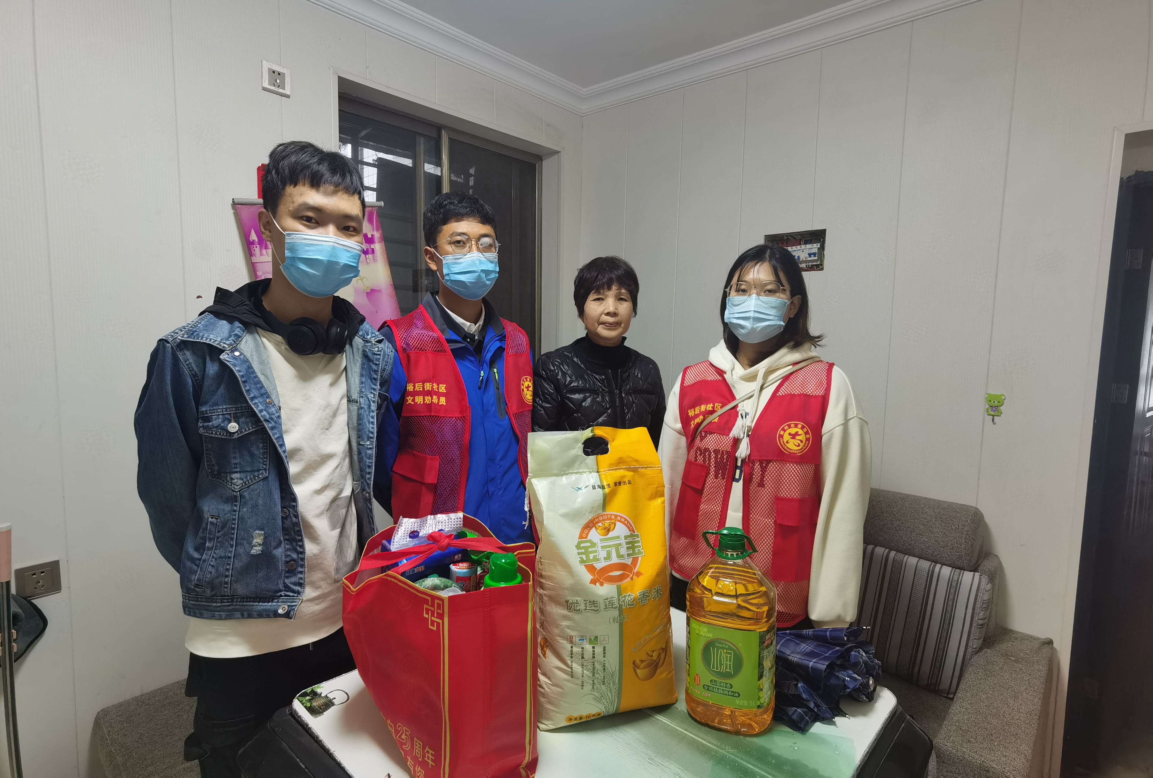 合影.jpg 合影.jpg