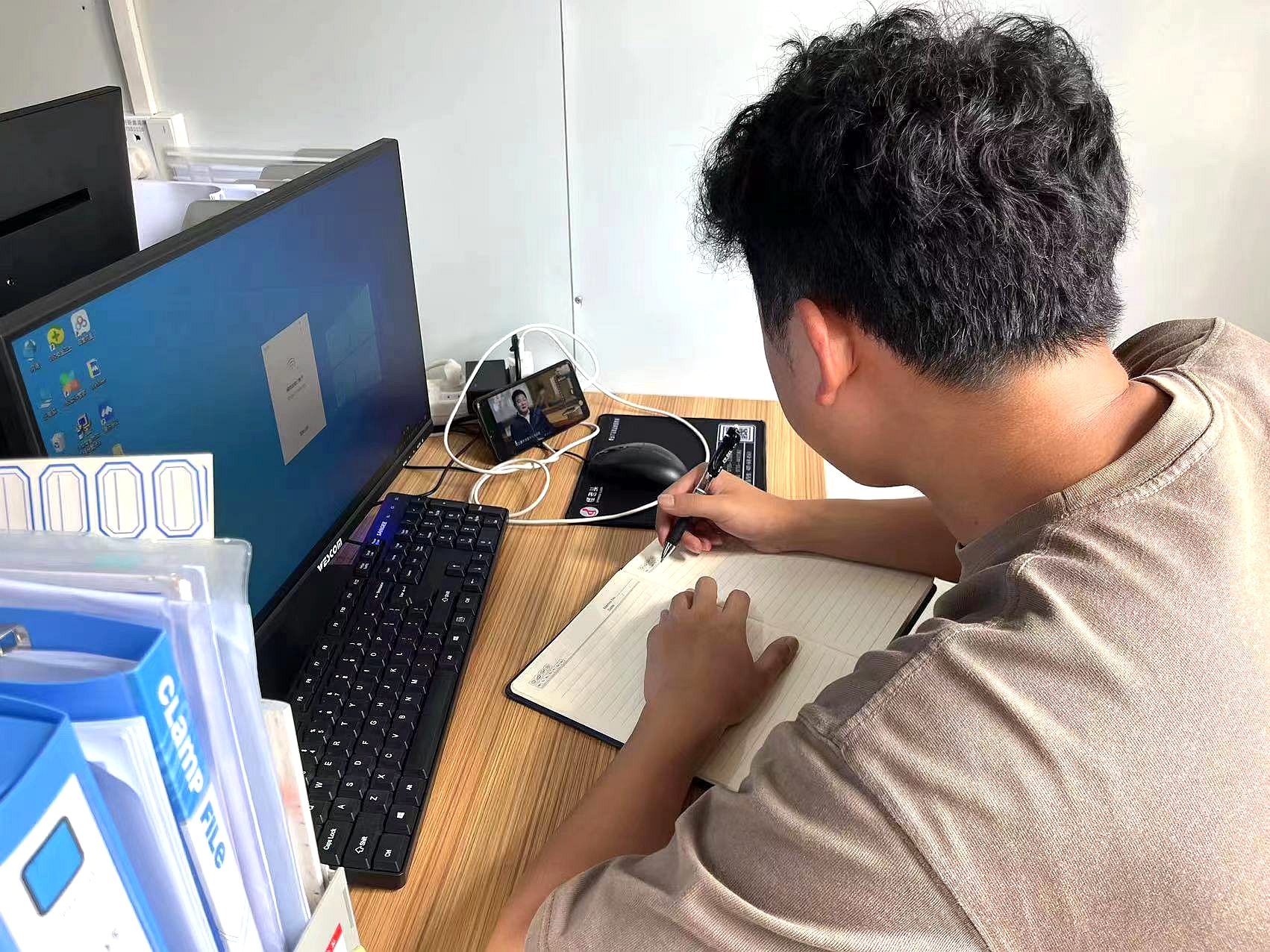 老舊小區(qū)項(xiàng)目部2.jpg 老舊小區(qū)項(xiàng)目部2.jpg