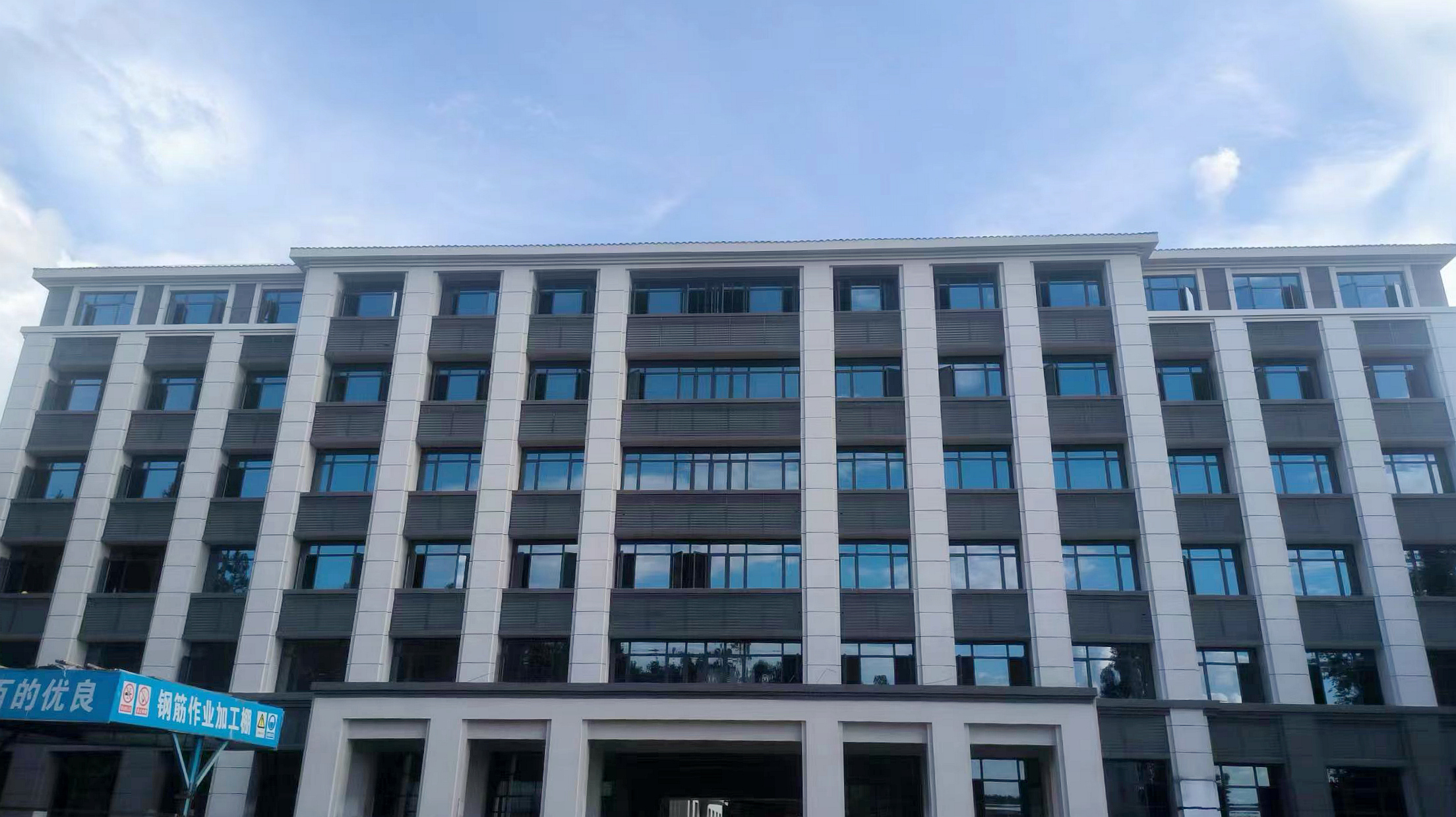 2023年6月  主樓拆除外架.jpg